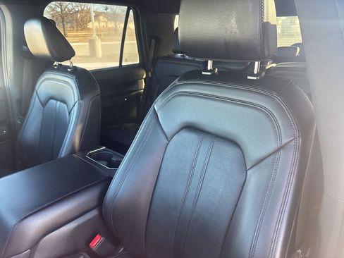 Used 2021 Ford Expedition Limited image 13