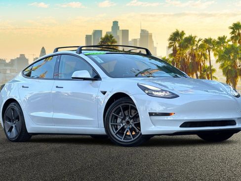Used 2022 Tesla Model 3 image 2