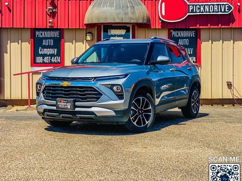 Used 2026 Chevrolet TrailBlazer LT FWD image 2