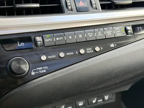 Used 2019 Lexus ES 350 Ultra Luxury w/ Accessory Package 2 FWD image 27