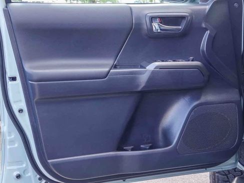 Used 2022 Toyota Tacoma TRD Sport image 19