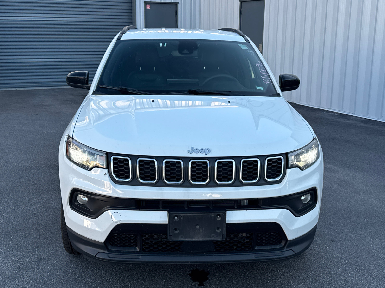 Used 2024 Jeep Compass Latitude AWD/4WD image 2