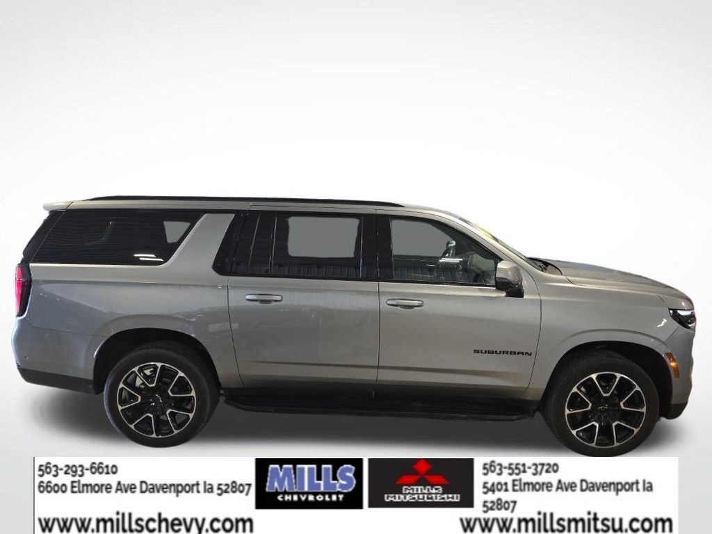 Used 2025 Chevrolet Suburban RST w/ Comfort Package AWD/4WD image 6