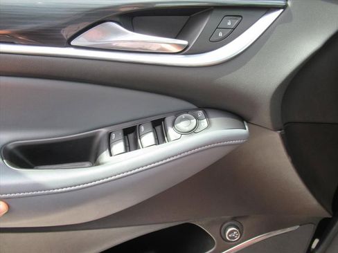 Used 2019 Buick Enclave Essence w/ LPO, Sport Appearance Package FWD image 22