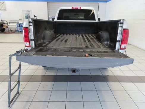 Used 2011 RAM 1500 ST w/ Chrome Appearance Group RWD image 15