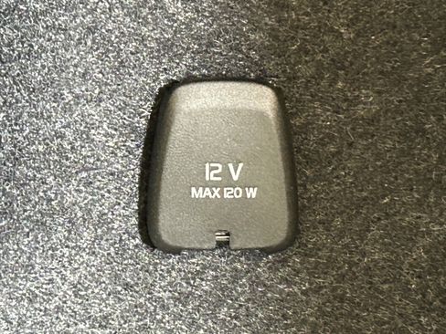 Used 2025 Volvo XC40 B5 Ultra w/ Climate Package image 10