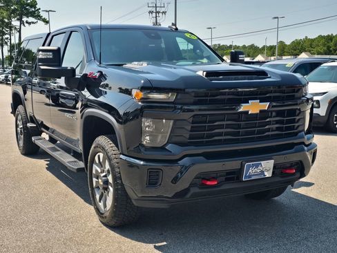 Used 2025 Chevrolet Silverado 2500 Custom w/ Custom Value Package AWD/4WD image 7