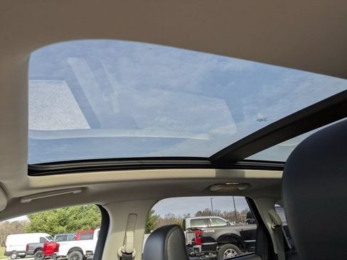 Used 2022 Ford Edge SEL w/ Convenience Package AWD/4WD image 3