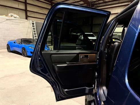 Used 2015 Ford Expedition XLT w/ Equipment Group 201A RWD image 15