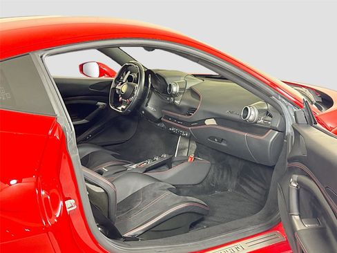 Used 2021 Ferrari F8 Tributo image 28