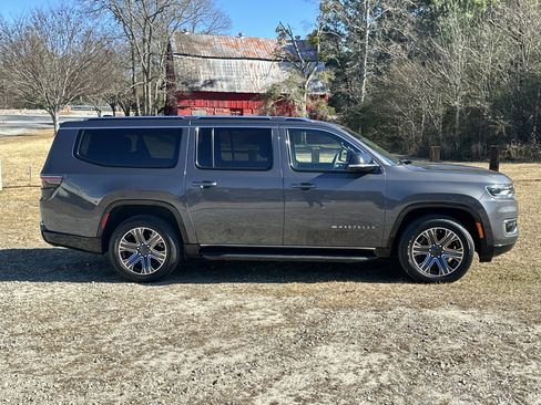 Used 2024 Jeep Wagoneer L Series II image 4
