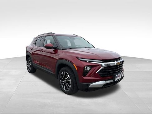 Used 2025 Chevrolet TrailBlazer LT AWD/4WD image 3