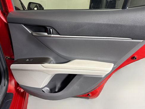 Used 2021 Toyota Camry SE image 27