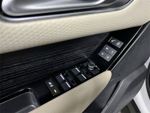 Used 2020 Land Rover Range Rover Velar R-Dynamic S image 24