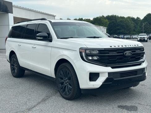 Used 2025 Ford Expedition Max Platinum w/ Stealth Appearance Package AWD/4WD image 3