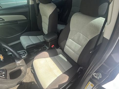 Used 2014 Chevrolet Cruze LS FWD image 5
