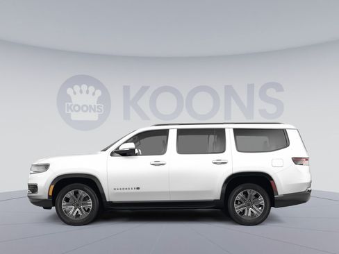 Used 2023 Jeep Wagoneer 4WD w/ Premium Group I image 2