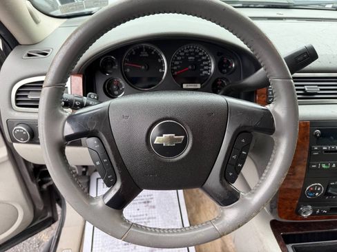 Used 2007 Chevrolet Suburban 2500 LT w/ LT Preferred Equipment Group AWD/4WD image 21