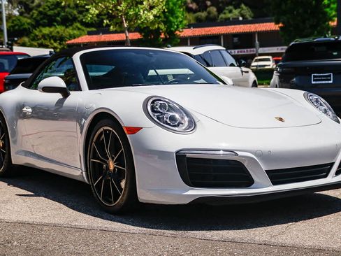 Used 2019 Porsche 911 Carrera 4 AWD/4WD image 3