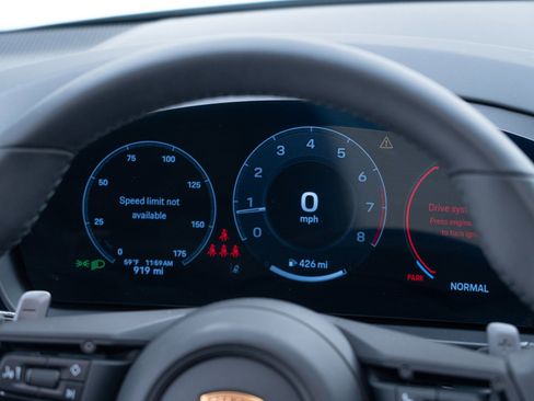 Certified 2025 Porsche Cayenne image 20