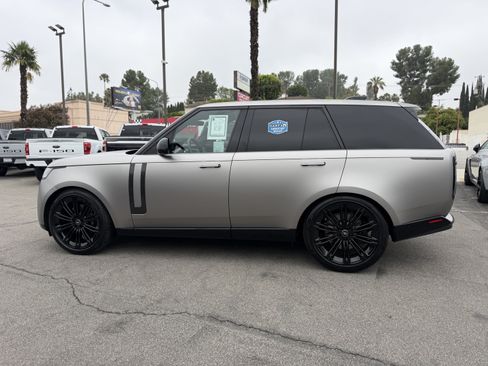 Used 2025 Land Rover Range Rover SE AWD/4WD image 4