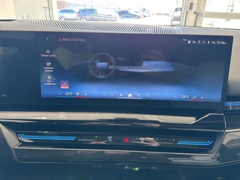 Used 2025 BMW 530i xDrive w/ Premium Package image 25