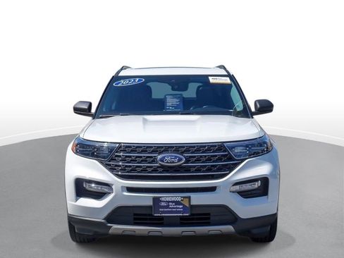 Used 2023 Ford Explorer XLT w/ Equipment Group 202A AWD/4WD image 3