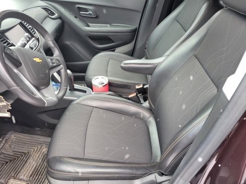 Used 2022 Chevrolet Trax LT w/ LT Convenience Package image 7