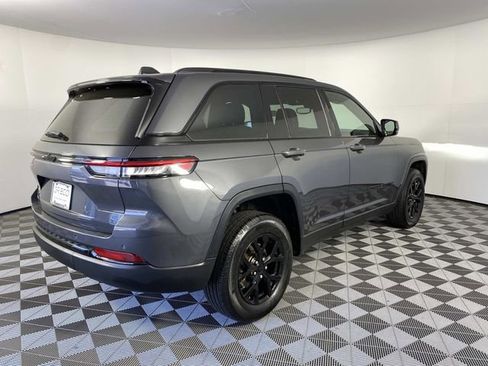 Used 2024 Jeep Grand Cherokee Altitude AWD/4WD image 9