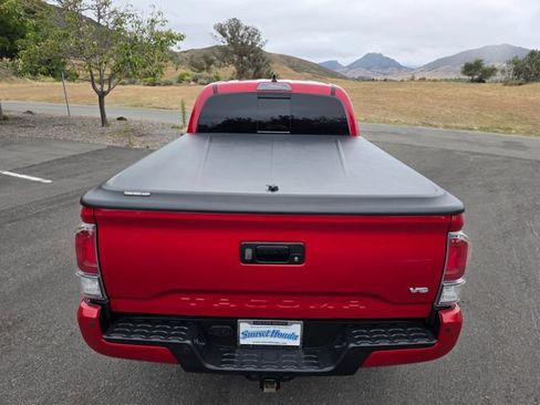 Used 2022 Toyota Tacoma TRD Sport w/ Technology Package AWD/4WD image 18