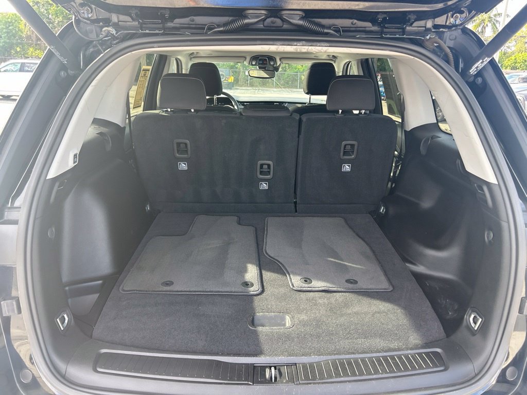 Used 2023 Jeep Grand Cherokee Laredo w/ Luxury Tech Group I RWD image 30
