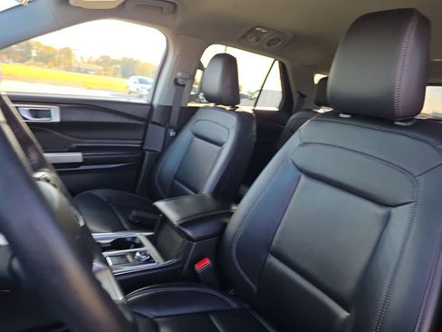 Used 2023 Ford Explorer XLT w/ Equipment Group 202A image 23