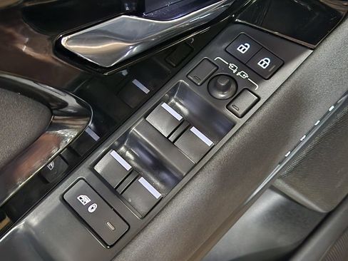 Used 2024 Land Rover Range Rover Evoque Dynamic SE AWD/4WD image 42