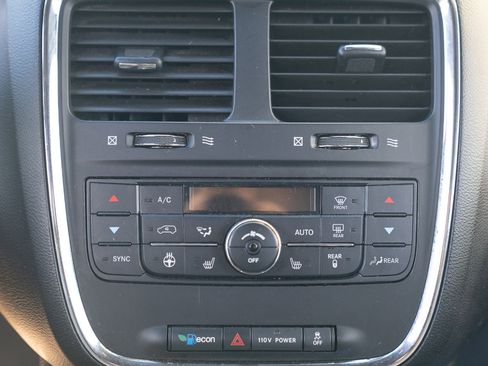 Used 2012 Dodge Grand Caravan R/T w/ Driver Convenience Group image 34