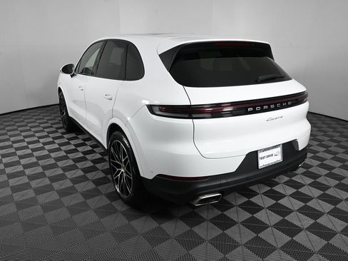 Used 2025 Porsche Cayenne AWD/4WD image 4