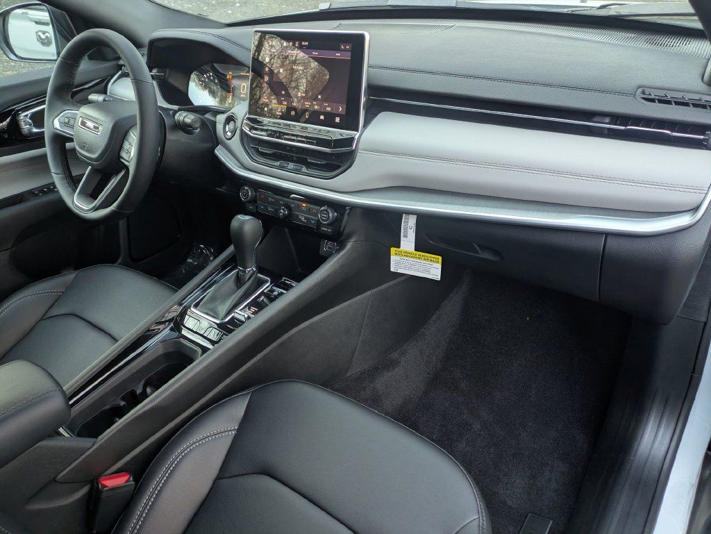 Used 2026 Jeep Compass Limited AWD/4WD image 30