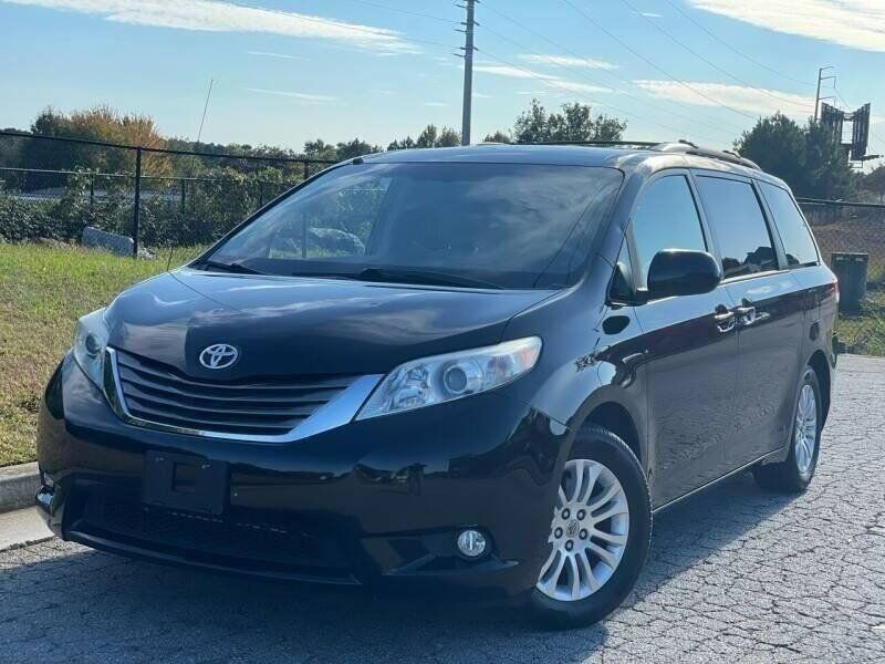 Used 2011 Toyota Sienna XLE FWD image 1