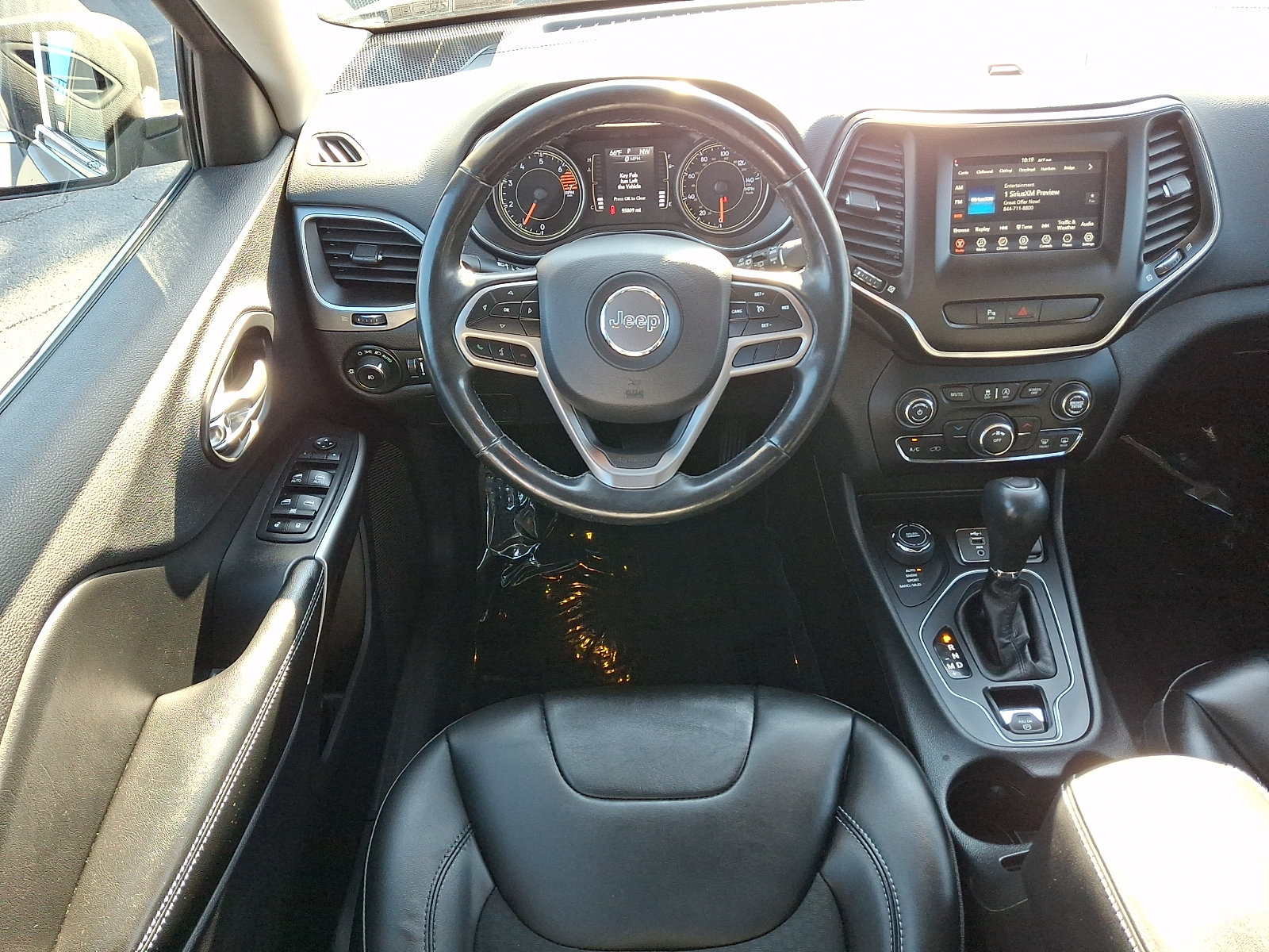 Used 2019 Jeep Cherokee Latitude Plus w/ Cold Weather Group AWD/4WD image 12