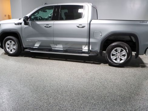 Used 2024 GMC Sierra 1500 SLE image 10