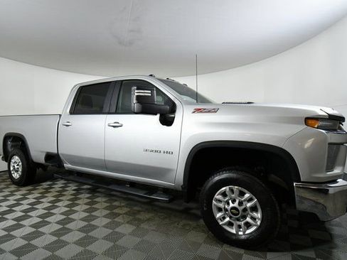 Used 2022 Chevrolet Silverado 3500 LT image 9