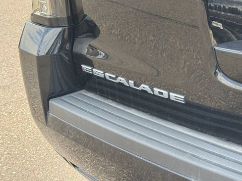 Used 2019 Cadillac Escalade Premium Luxury AWD/4WD image 36