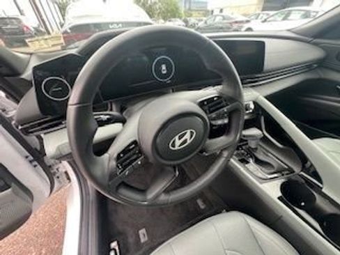 Used 2025 Hyundai Elantra Limited image 14