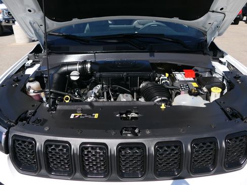 Used 2024 Jeep Compass Latitude w/ Sun and Sound Group AWD/4WD image 27