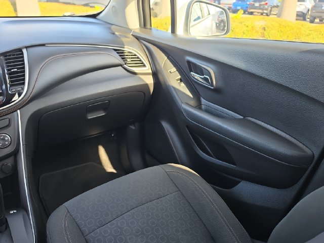 Used 2020 Chevrolet Trax LS FWD image 9