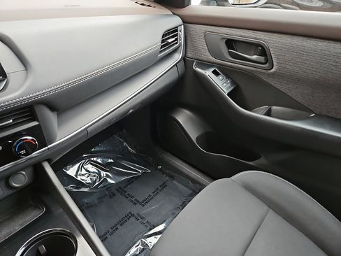 Certified 2023 Nissan Rogue S image 24