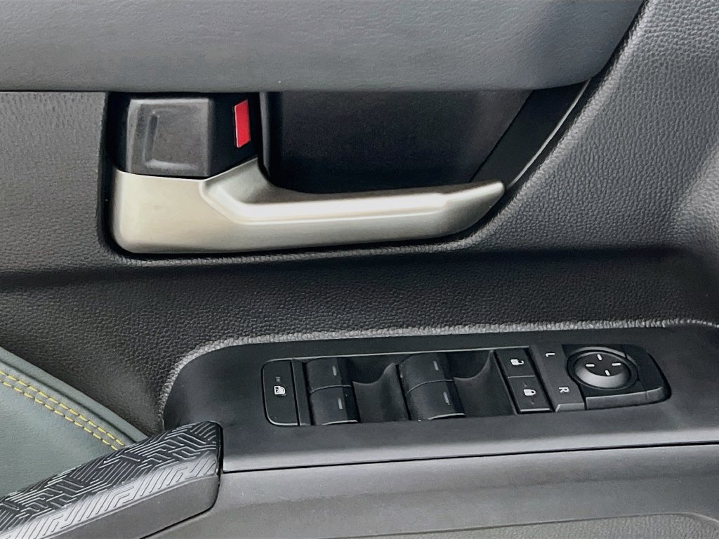 Used 2025 Toyota Tacoma 4x4 Double Cab Hybrid image 13