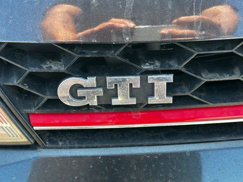 Used 2015 Volkswagen GTI SE FWD image 21