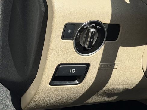 Used 2019 Mercedes-Benz SLC 300 image 28