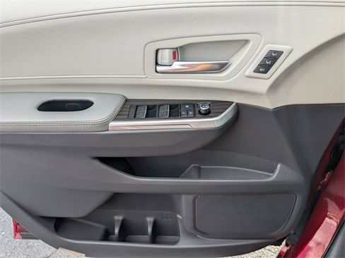 Used 2024 Toyota Sienna Limited image 35