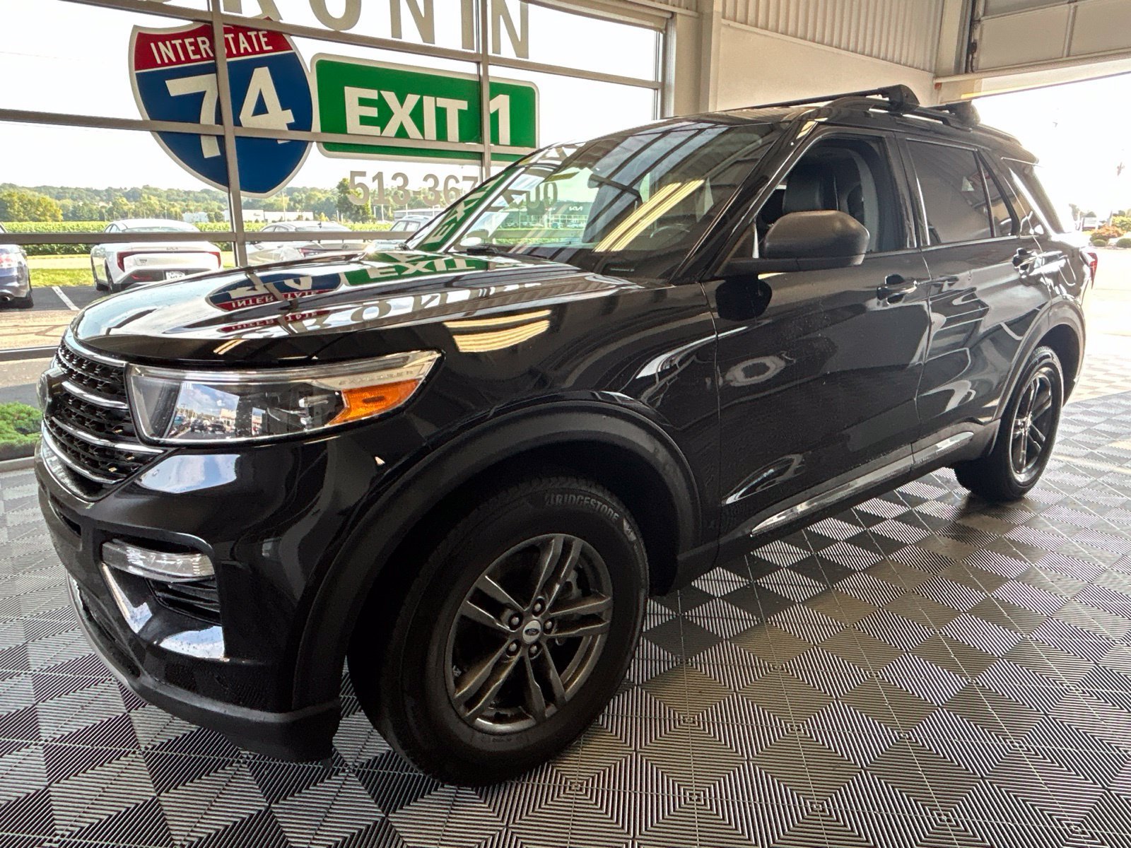 Used 2020 Ford Explorer XLT w/ Equipment Group 202A AWD/4WD image 3